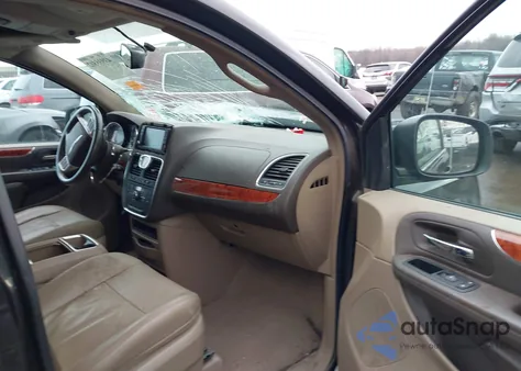 2015 Chrysler Town & Country Touring z USA, uszkodzony, nr VIN 2C4RC1BG8FR520668